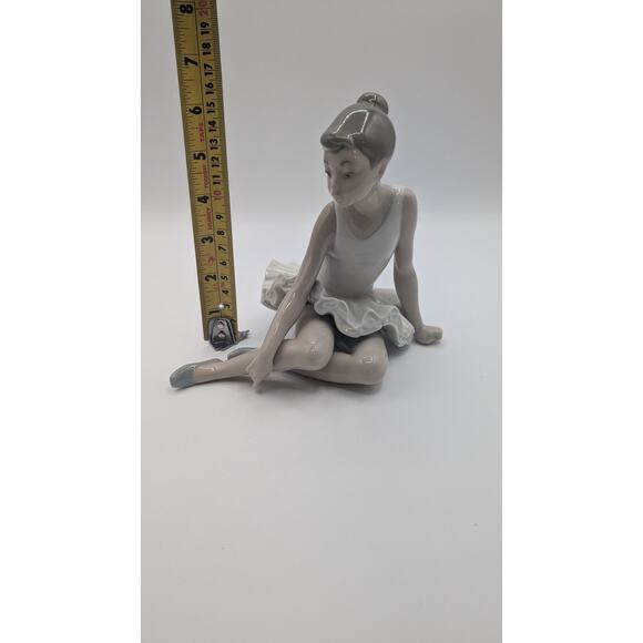 Vintage Sitting Porcelain Ballerina NAO Lladro Figurine. - Picture 7 of 8